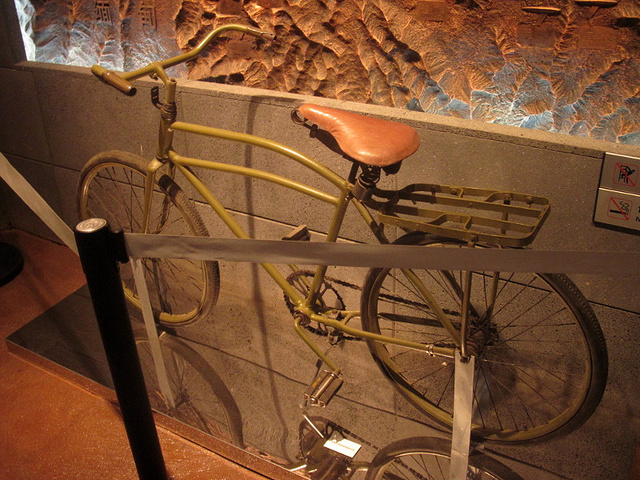 来之前看了凤凰卫视的《七十年的远征》,很震