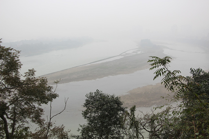 "可是去了乐山不看大佛又很遗憾。玩下来之后，觉得那个万佛洞比乐山大佛有意思多了_东方佛都"的评论图片