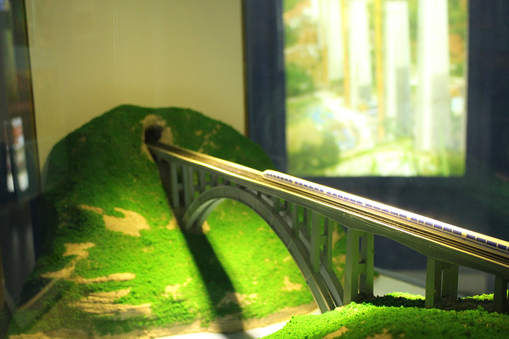 在机场前往昆明火车站的路上,为了不浪费这空