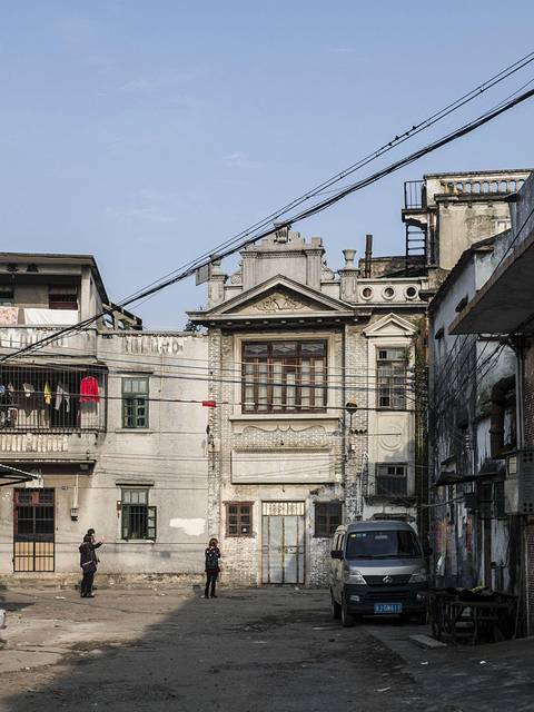 镇上有相当数量的房子是由国外建筑师设计的,但没有详细资料,无法说明