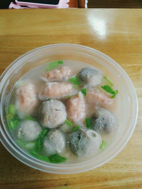 早餐在楼下的小铺吃的,老板很好,做的燕皮扁食也很好吃