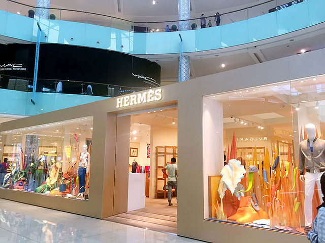 0多家商店以及世界各国的名牌店逛累了可以找