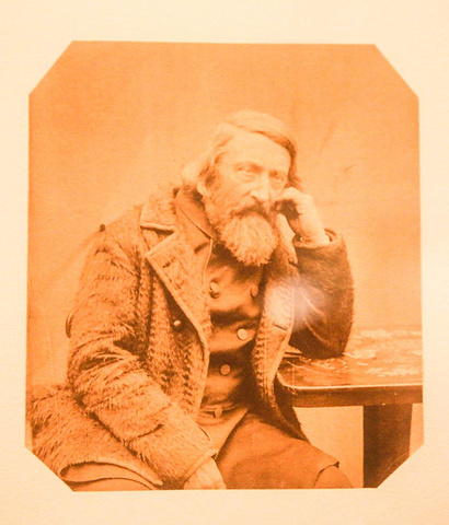 雨果大师的各种照片和雕塑相关作品的歌剧、话剧、电影宣传等影视作品中