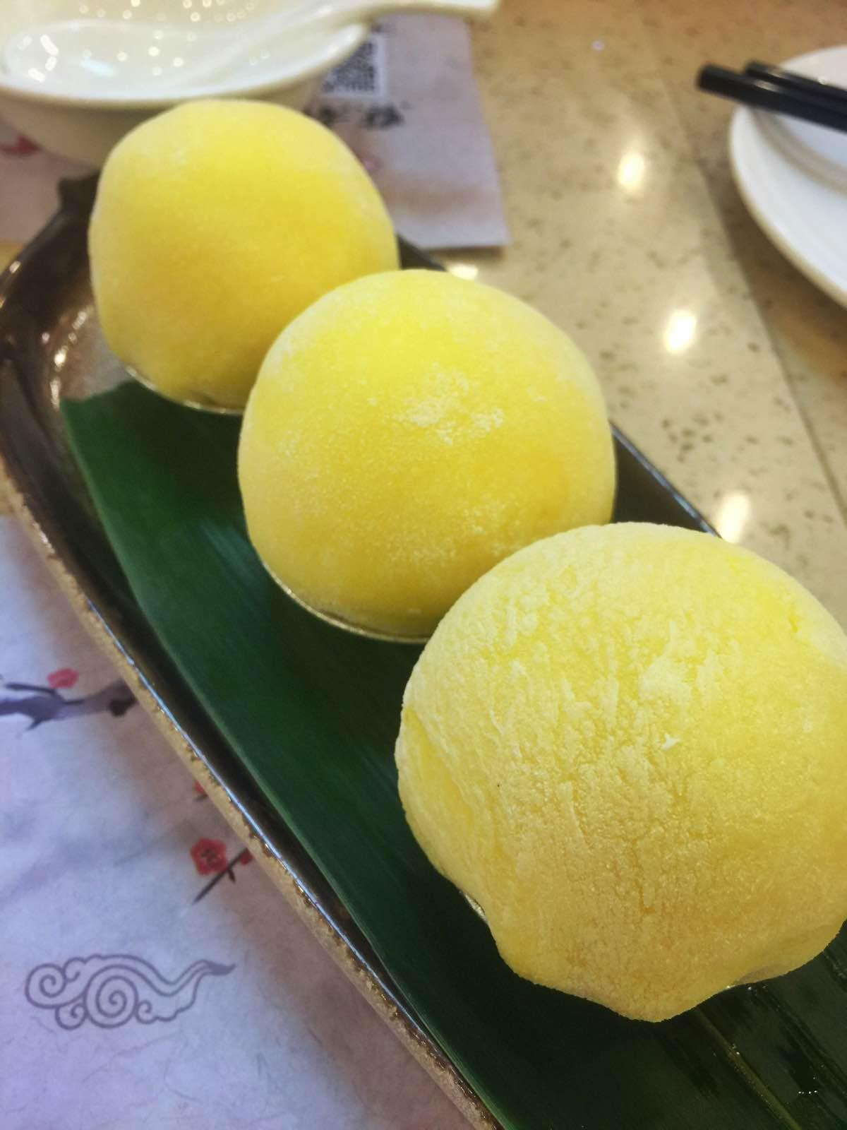 榴莲糕,榴莲味也挺足.好吃椰子糕,挺精致的,好吃.虾饺,皮香馅甜,好吃.