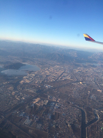 后,空姐就过来送飞机餐了,看着还不错,种类很丰富6000米高空的景色