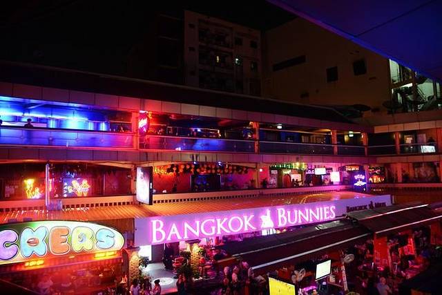 娜娜娱乐广场旅游攻略