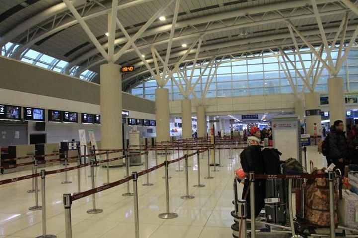 北京时间下午1点半,飞机降落在福州长乐机场