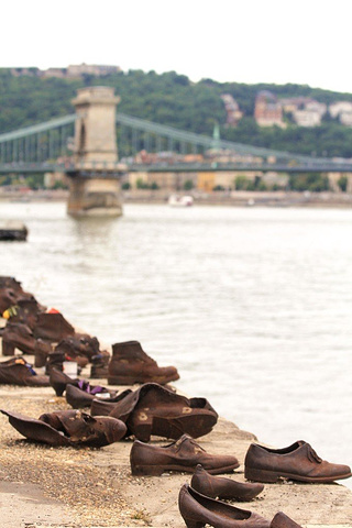 2017多瑙河畔的鞋子位于布达佩斯链子桥和国