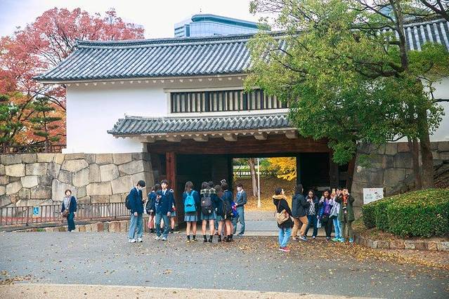 跟随美少女,一起体验关西的美食美景
