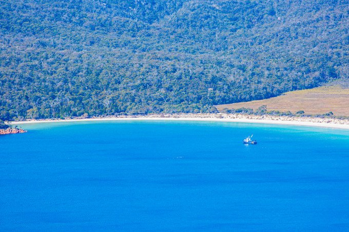 从高处俯瞰酒杯湾,不愧是世界十大最美丽的海湾之一,也是世界十大最佳