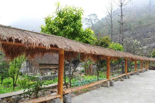 吞力黑衣壮山寨