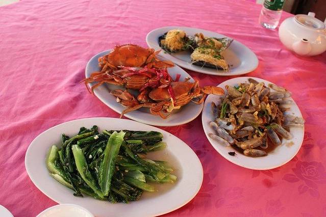 迎着阳光,去海陵岛冲浪