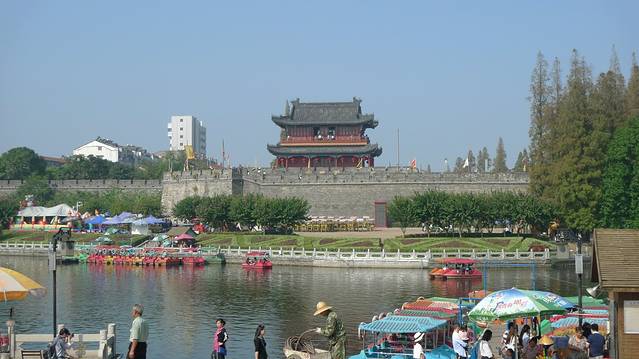 荆州城标金凤腾飞