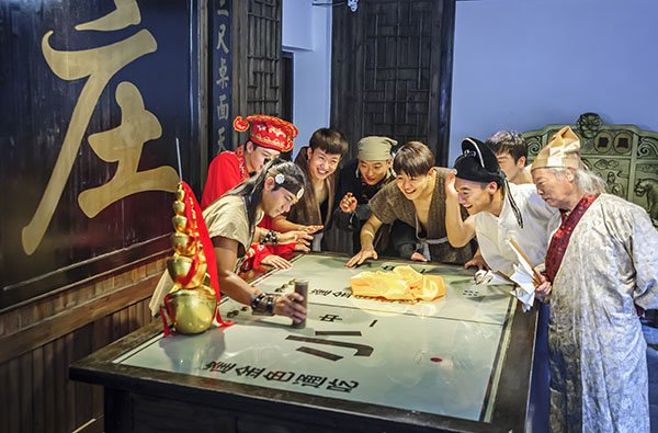 想着热闹了,便上赌坊小赌一把怡情