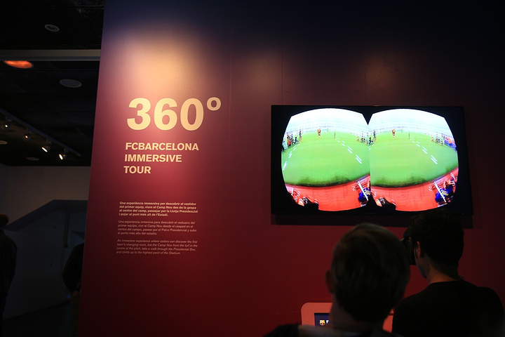 在巴萨的球场里,带上VR眼镜能用眼睛体验到球