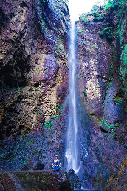 景点详情 小龙湫小龙湫位于灵岩景区,又名小瀑布,是灵岩的主要观景之