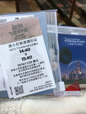 "...里最值得玩的项目是“七个小矮人矿车”(类似于过山车,宝宝超级喜欢,是他认为园子里最好玩的项目)_上海迪士尼度假区"的评论图片