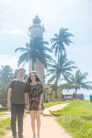 2017遇见一对情侣,原以为是中国人,请求帮拍照