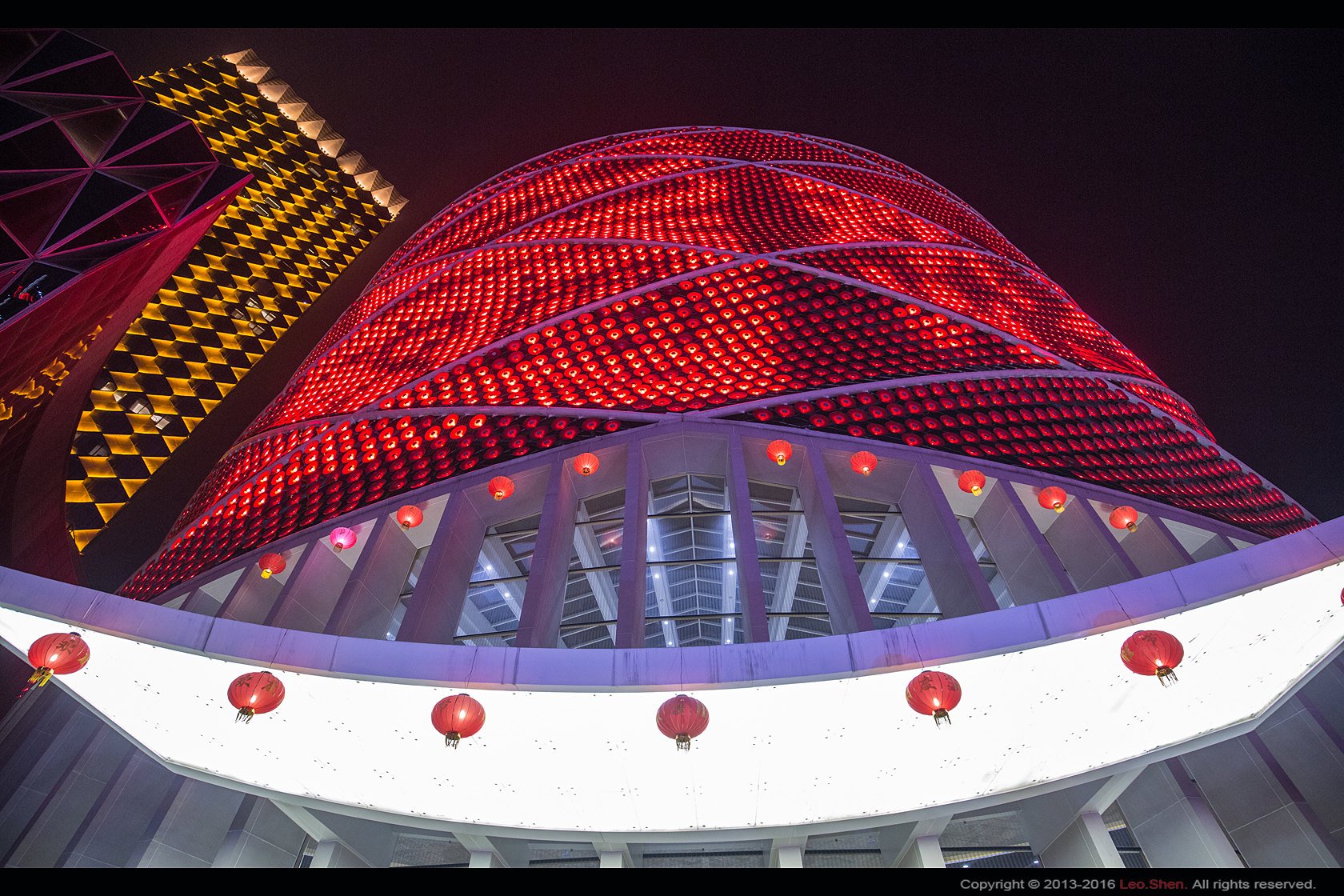 89 首页 评论详情 汉街东端建有"汉秀"剧场,这是万达集团与世界最