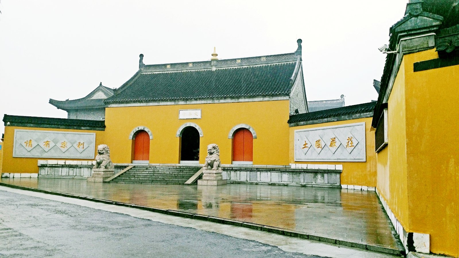 扬州文峰塔始建于万历年间十年1582年,位于城南古运河畔,宝塔旁文峰寺
