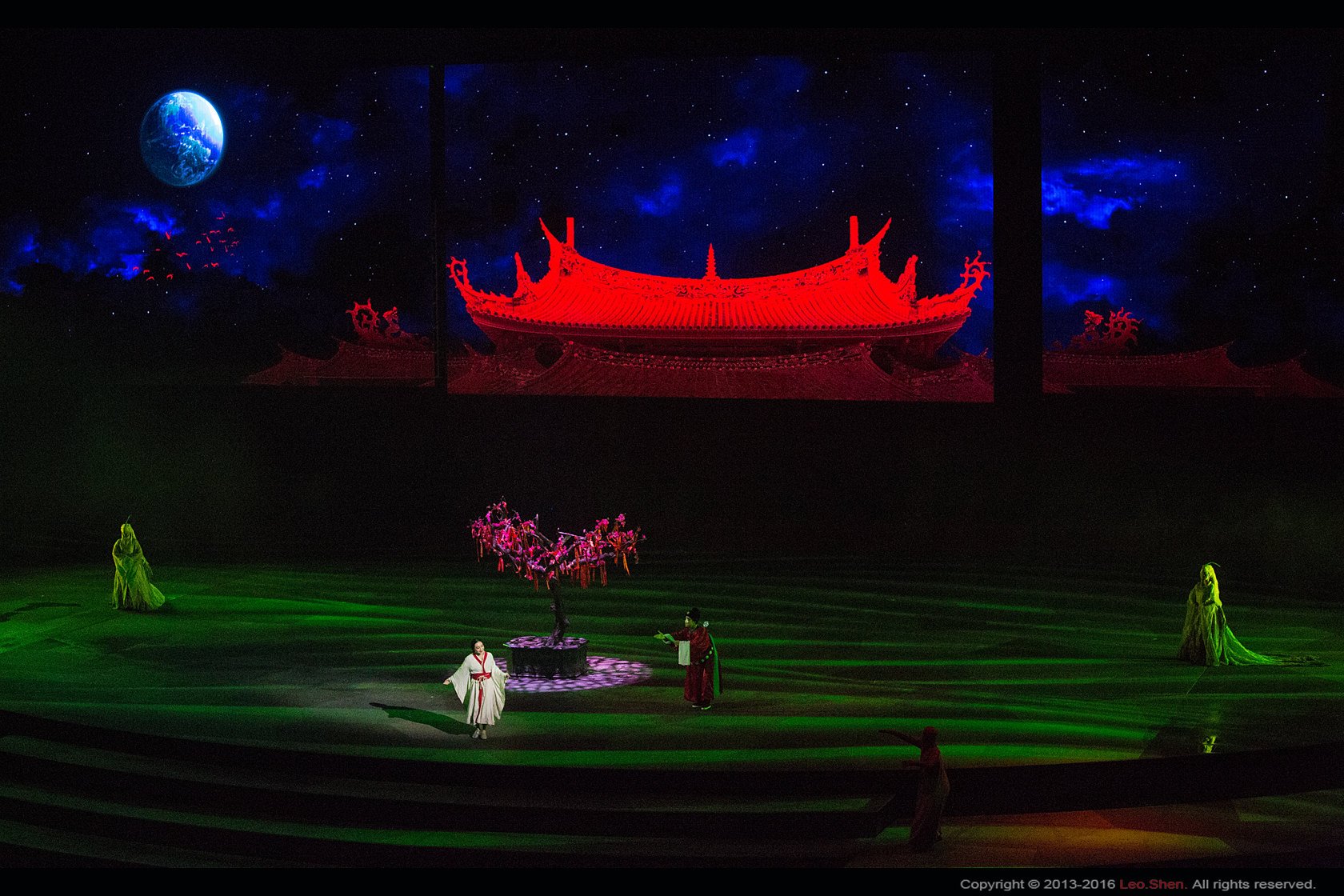 舞台剧《伊尼西曼岛的瘸子》：日子在别处的黑色寓言