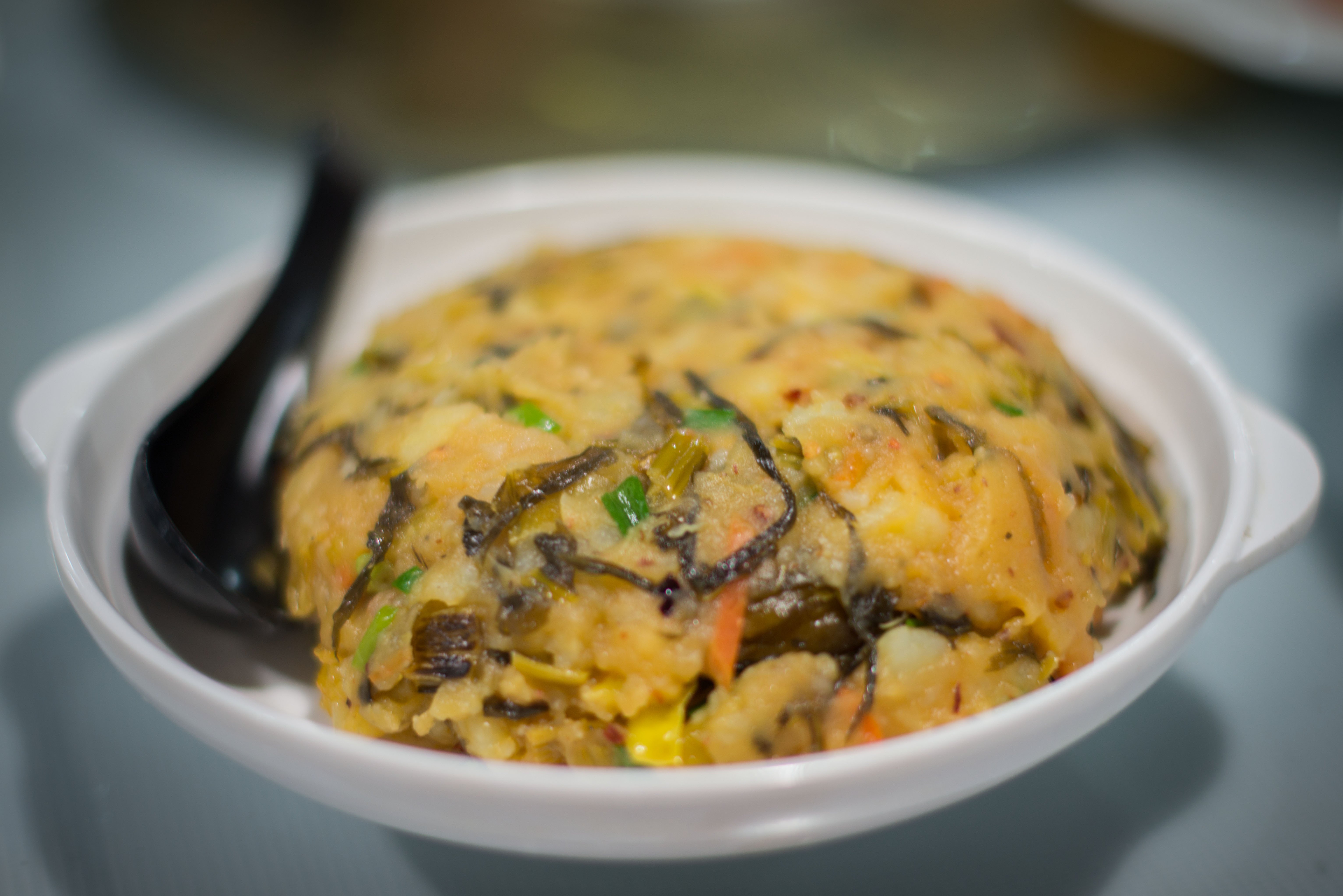 特色菜老奶洋芋 加了酸菜,味道还不错