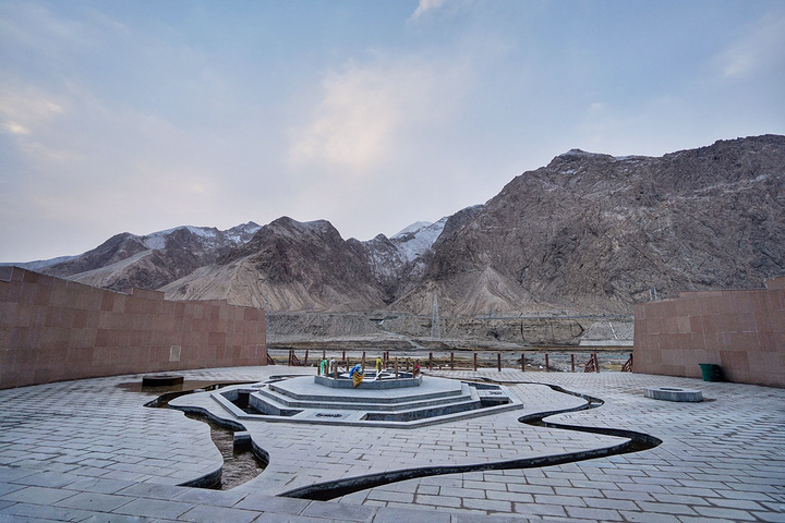 2017几小时后终于通路了,快到昆仑山口时,姐姐