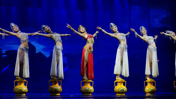 领略海上丝路的异域风情,目睹鉴真东渡时的惊涛骇浪,相逢鹿回头的美丽