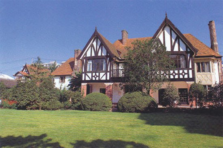 龙柏饭店1号楼是20世纪30年代上海房地产大王沙逊兴建的度假别墅该栋