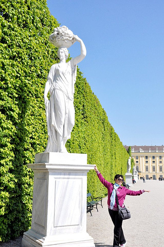 宫及其后花园。在花园的尽头,是一座1780年修