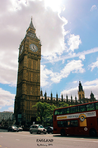 伦敦眼londoneye伦敦眼坐落在泰晤士河畔这个巨型摩天轮高达135米是