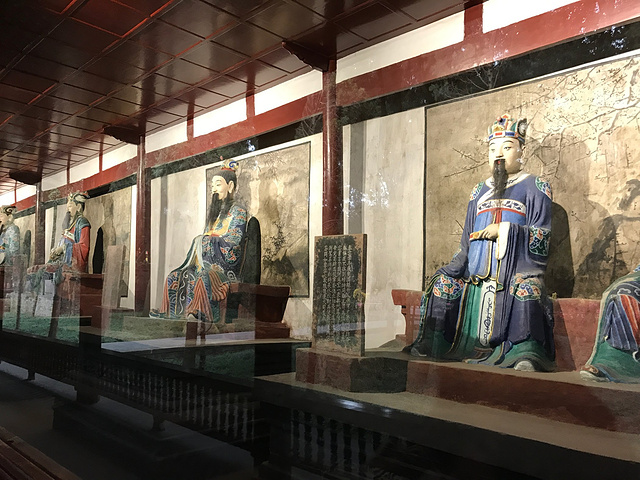 不过看武侯祠游客不多决定还是先趁人少参观武侯祠一