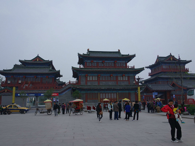 宋都御街位于开封市的中山路是1988年在原御街遗址上修建的全长400