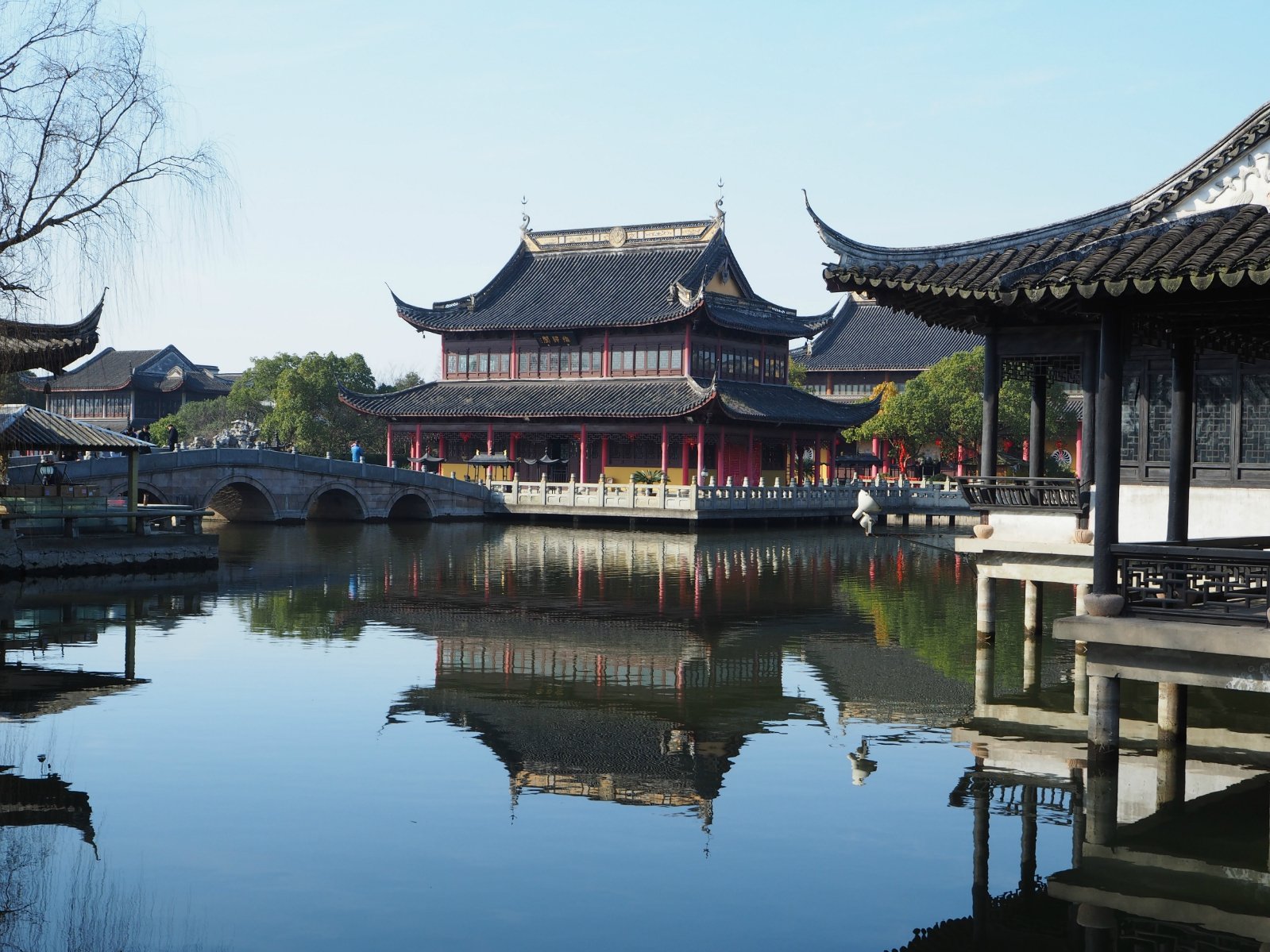 自然是不可错过的,如果时间允许,不妨在白天与傍晚各来一次全福寺