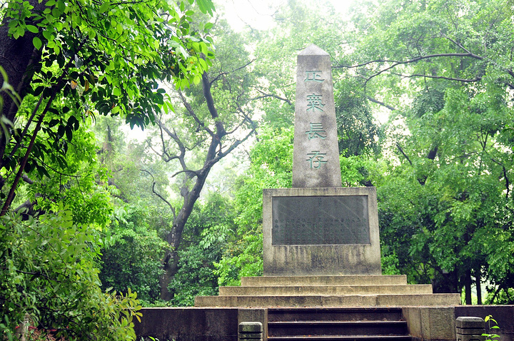 东征阵亡烈士墓