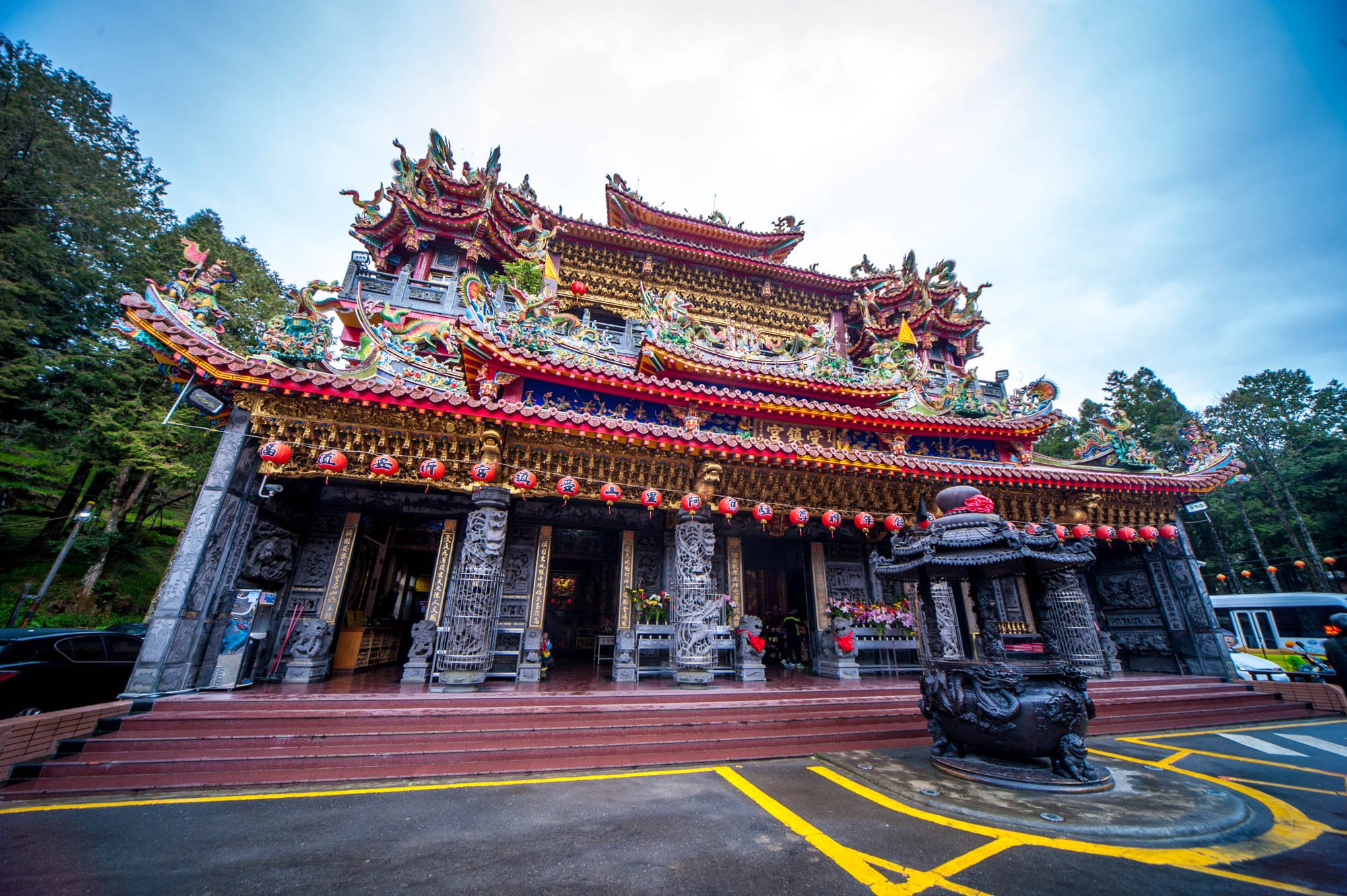 下山途中路过受镇宫阿里山受镇宫是全台海拔最高的庙宇庙内供奉玄天