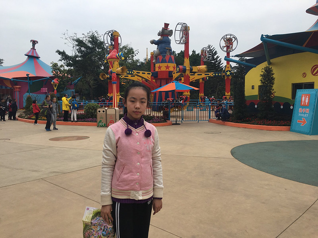 超级大摆锤是世界最新最眩的大型机动游乐设备，由德国HUSS公司原厂进口, 号称“全球最大摆锤”