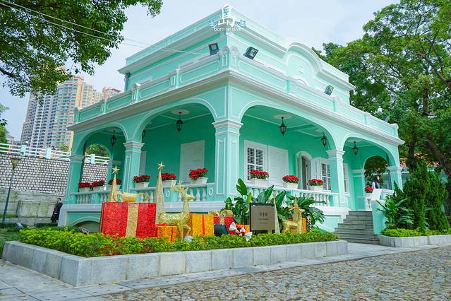 【兔美酱在路上】写一首帕劳的诗,做一条固执