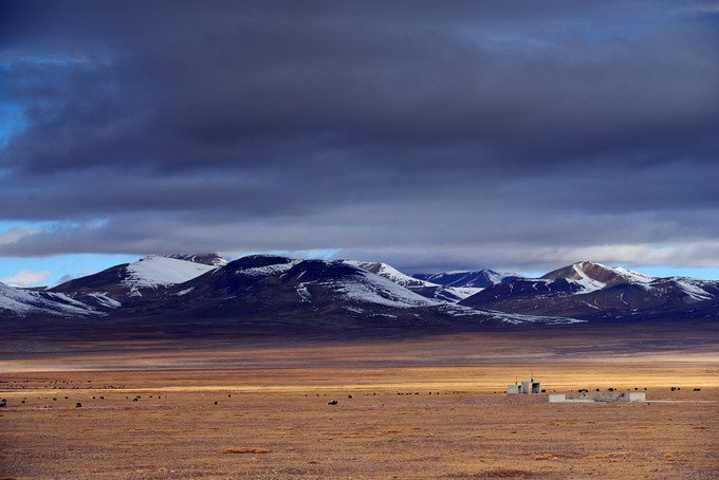 全天700公里的行程就分别在早中晚经历了三场雪且一场比一场更任性更