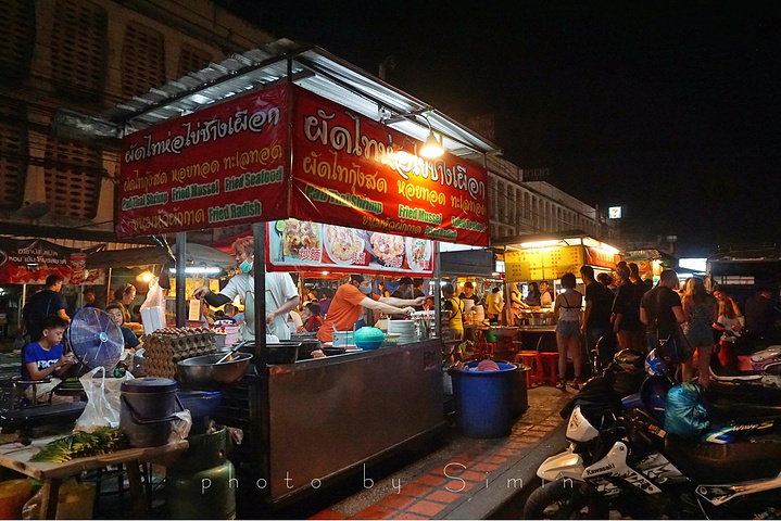 有一条大排档食街,烧烤,海鲜,炒粉,沙冰各种应有尽有_长康路夜市&quot