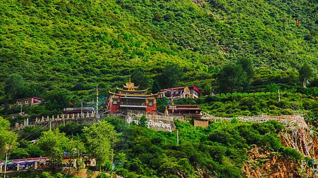 嘉绒文化美食街