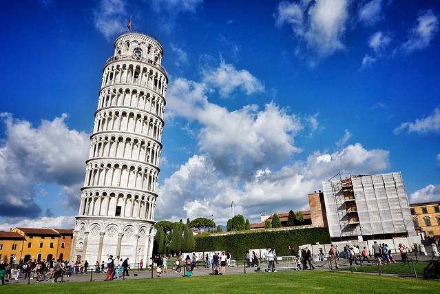 比萨斜塔