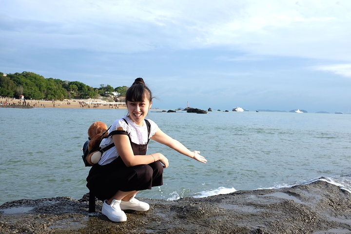 2017下午的时候恰逢涨潮,海浪哗哗的拍上来好