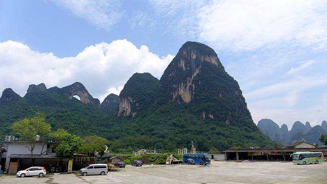 阳朔月亮山风景区