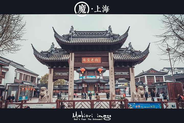 品尝惹人垂涎三尺的特色小吃,大饱口福间还能欣赏古色古香的建筑,感受