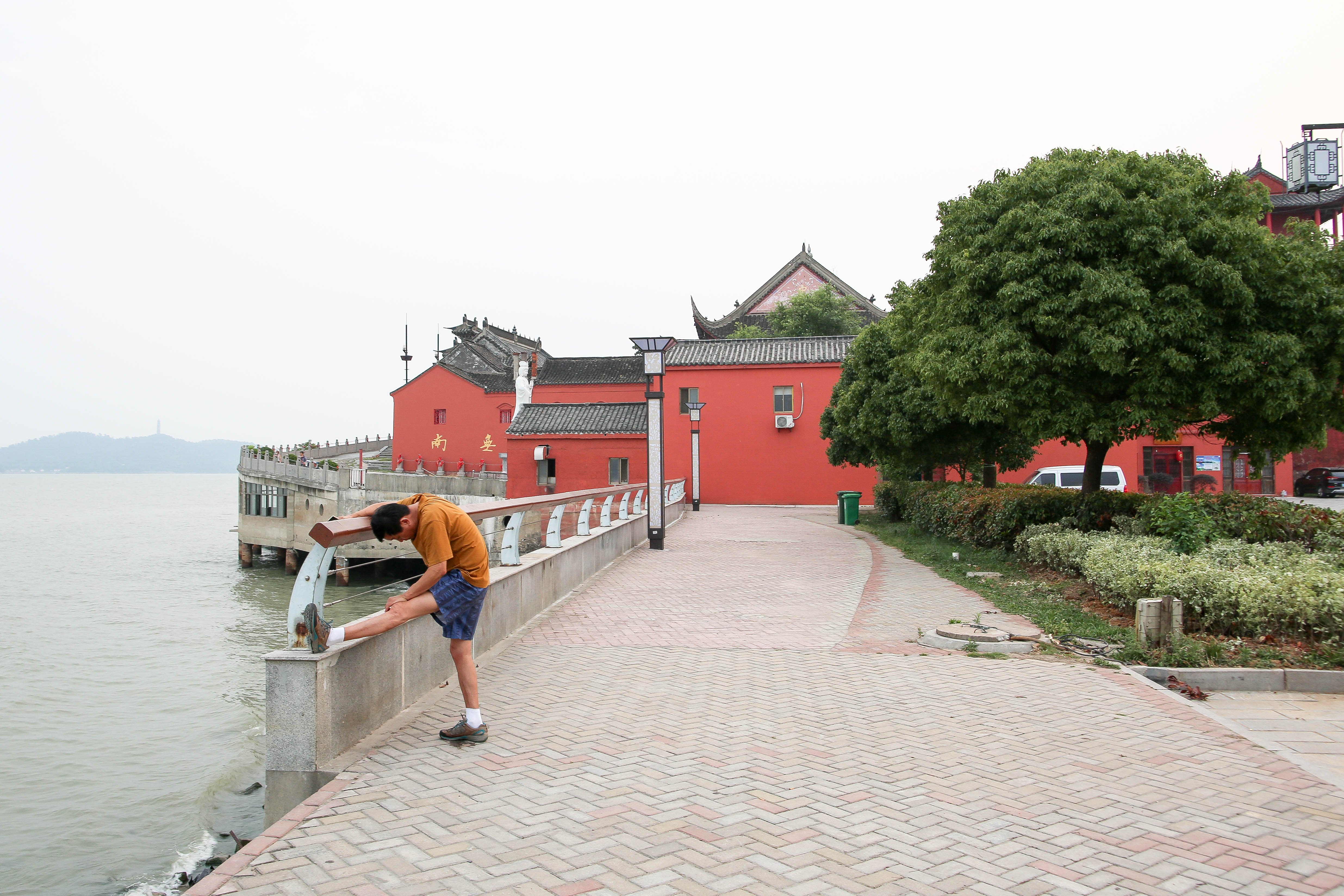 中庙镇是以这里有个中庙寺得名中庙寺的门票是十块钱还可以取一炷香跟