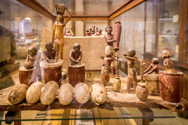 他们也不知道埃及有什么地方好玩的,所以就给