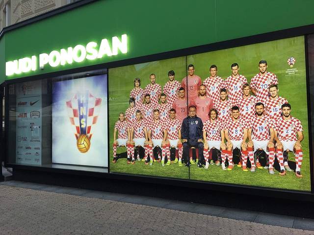 大手牵小手用心看世界-恋上古堡与碧海(1)