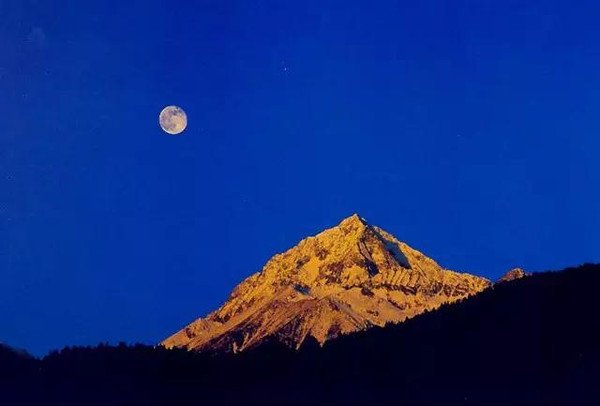 三奥雪山大本营