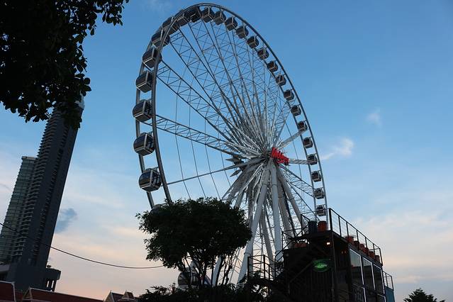 曼谷夜市摩天轮